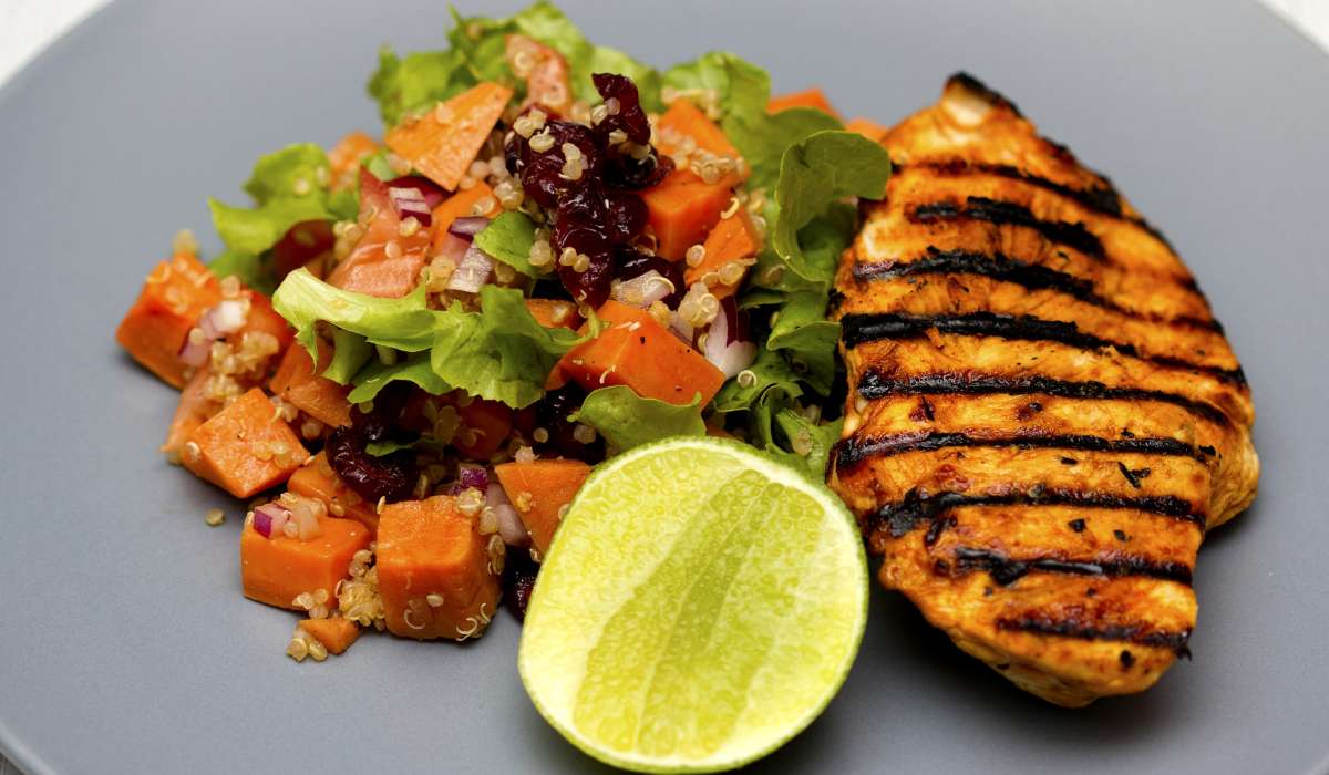 A Super Healthy Quinoa Salad with Grilled Chicken. Brisbane livewell clinic.
